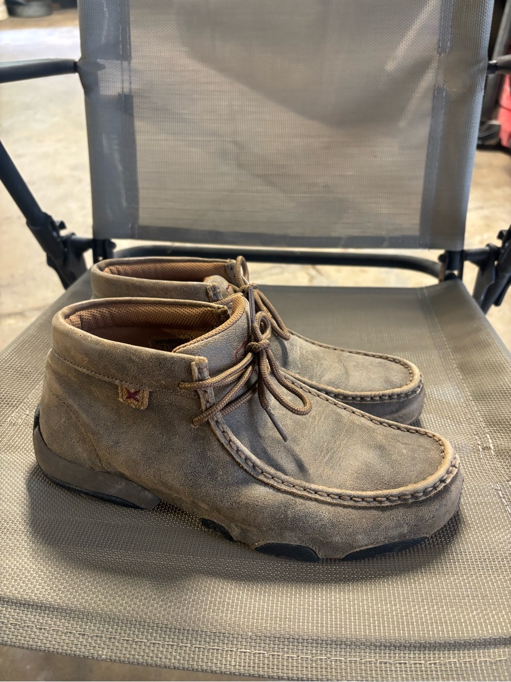 Twisted X Chukka Boots in Distressed Brown women’s Suede